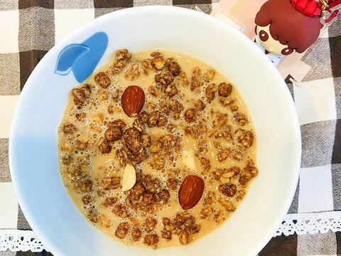 時短朝ごはんにチョコグラノーラのカフェオレがけ